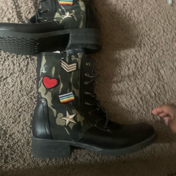 MiA size 10 black boots with zipper - Picture 2 of 5